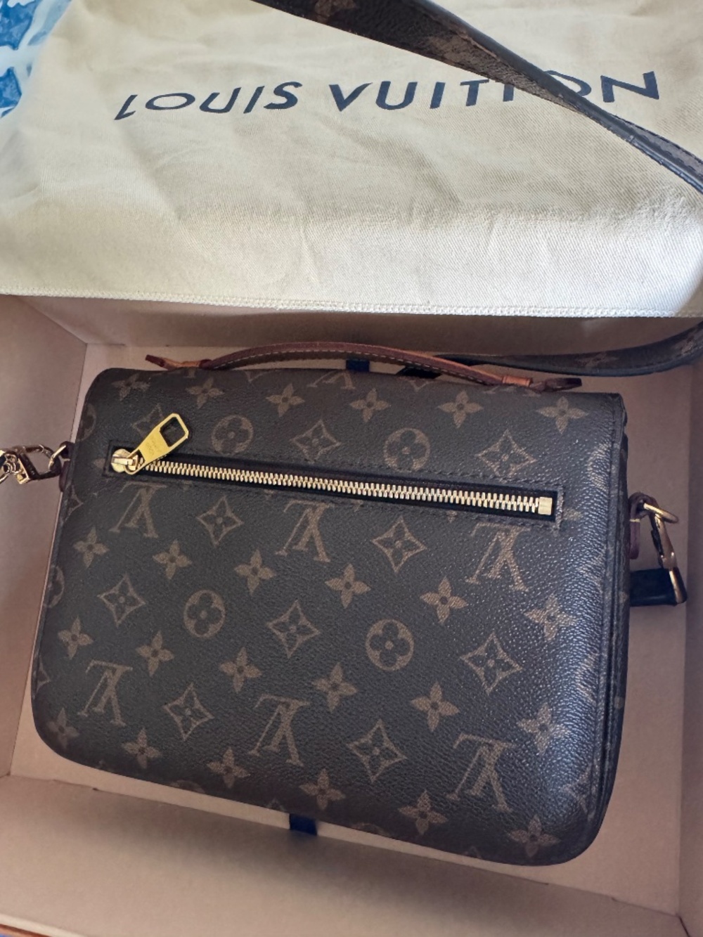 "Authentic Louis Vuitton Monogram Pochette Métis - Good Condition" - Picture 6 of 16